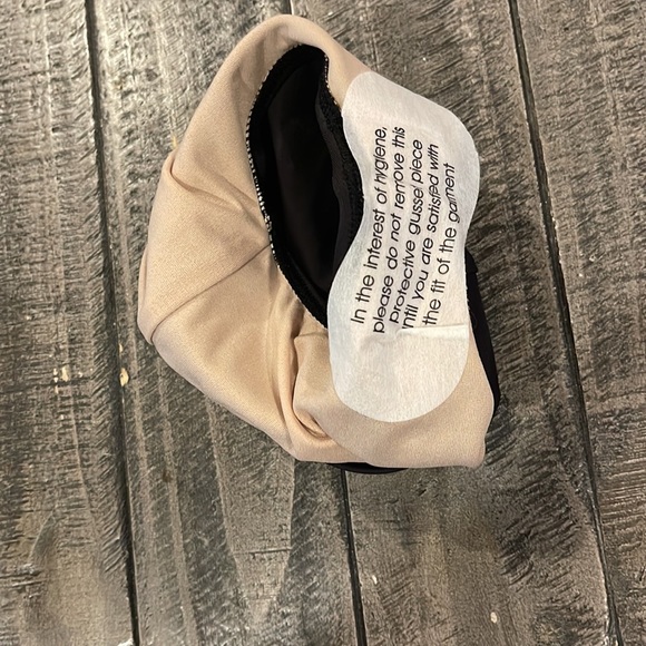 Black swim bottom - Picture 3 of 3